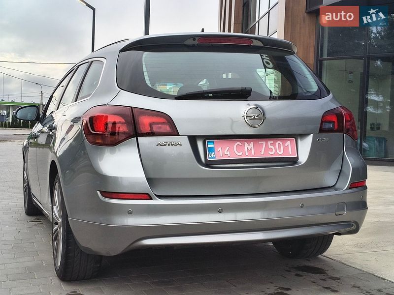 Универсал Opel Astra 2012 в Луцке