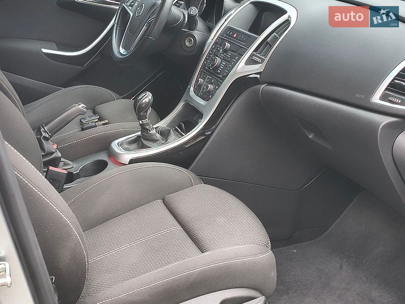 Универсал Opel Astra 2012 в Луцке