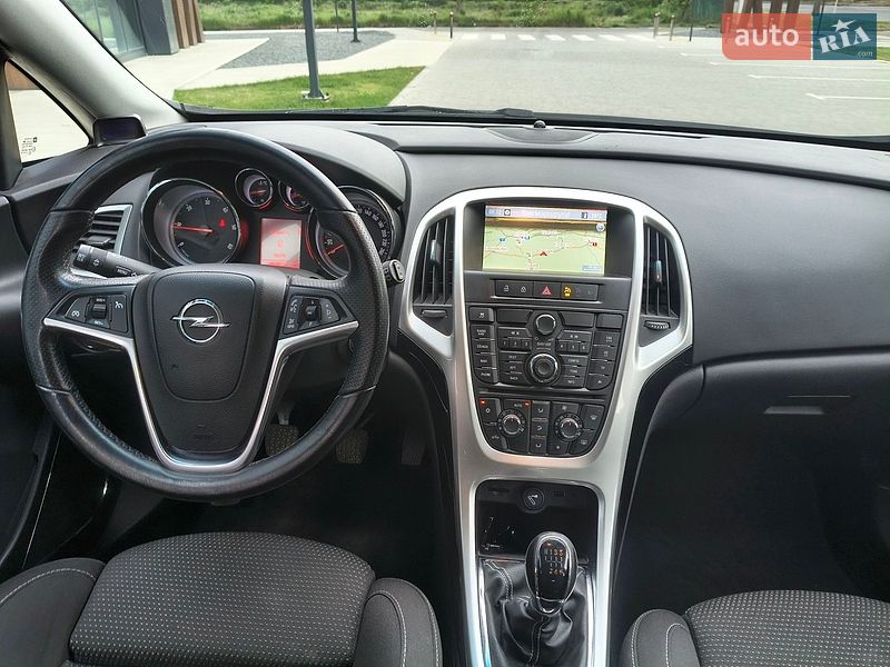 Универсал Opel Astra 2012 в Луцке