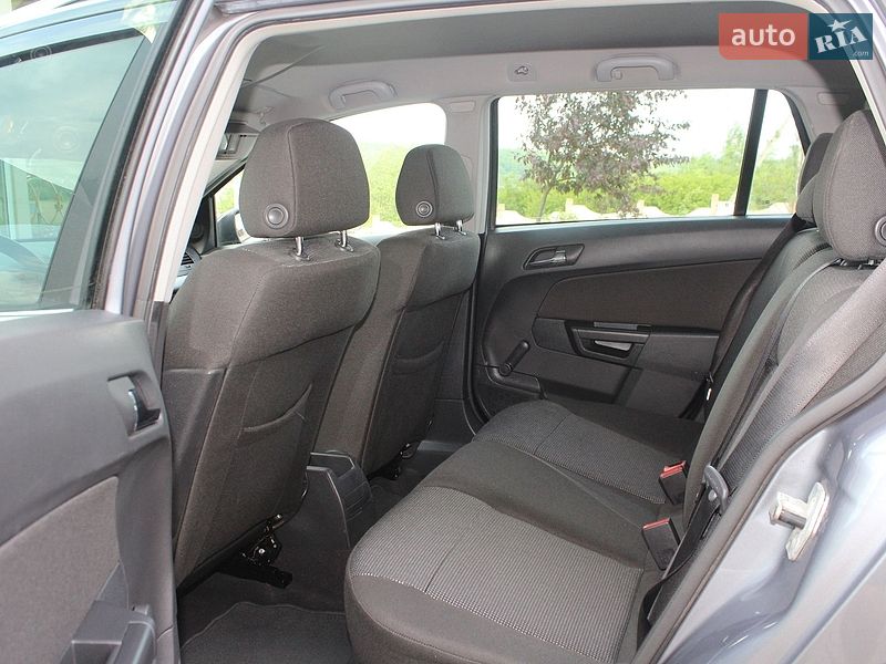 Универсал Opel Astra 2006 в Трускавце