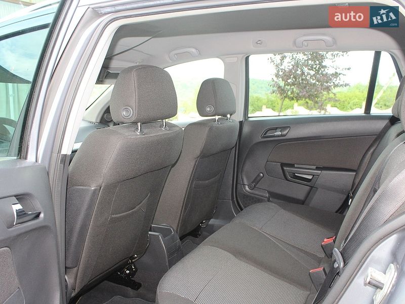 Универсал Opel Astra 2006 в Трускавце