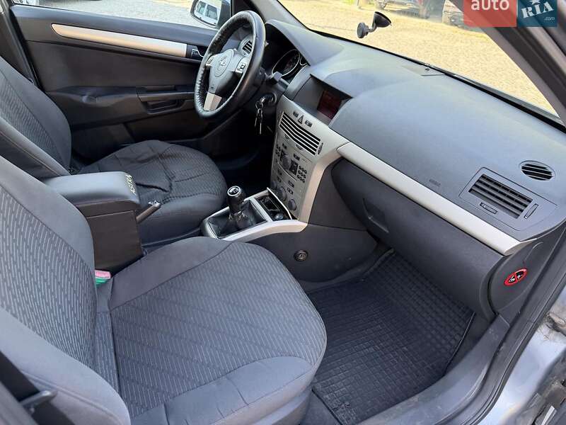 Хэтчбек Opel Astra 2007 в Киеве