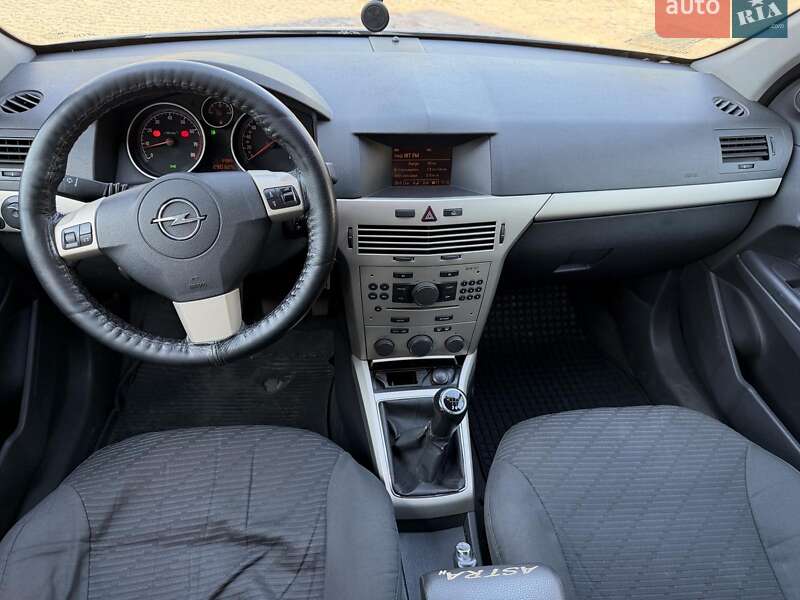 Хэтчбек Opel Astra 2007 в Киеве