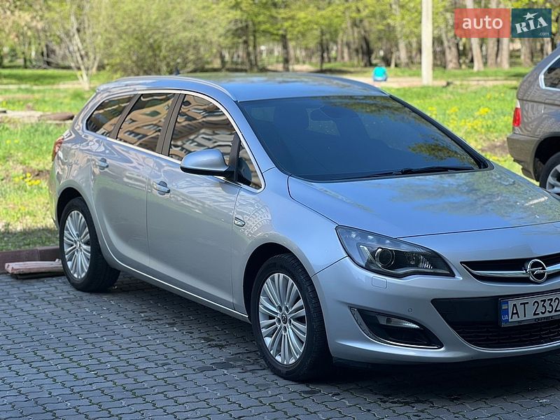 Універсал Opel Astra 2013 в Івано-Франківську