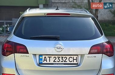 Універсал Opel Astra 2013 в Івано-Франківську