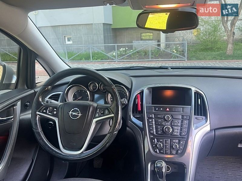 Універсал Opel Astra 2013 в Івано-Франківську