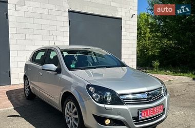 Хэтчбек Opel Astra 2008 в Хороле