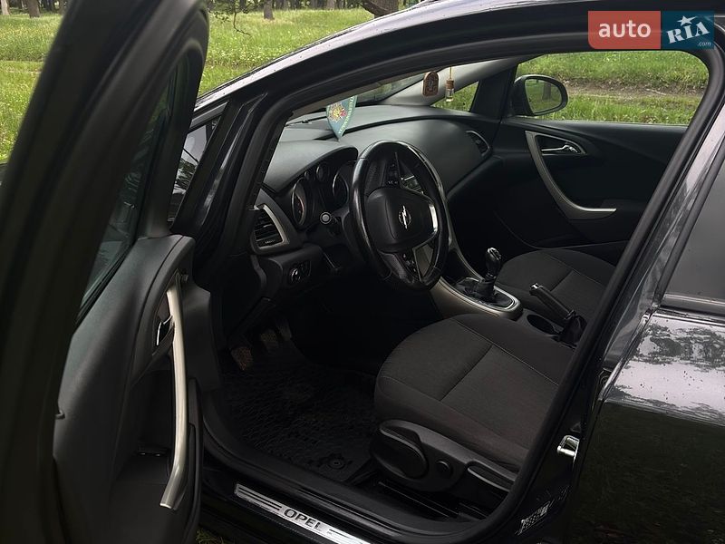 Универсал Opel Astra 2011 в Виннице
