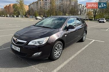 Універсал Opel Astra 2011 в Броварах