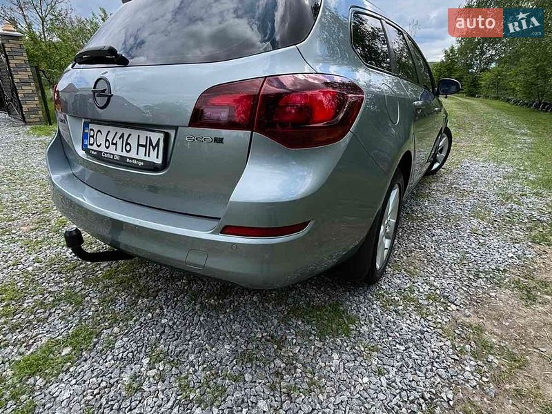 Универсал Opel Astra 2012 в Дрогобыче