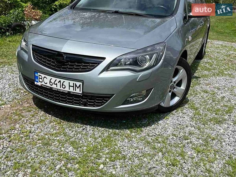 Универсал Opel Astra 2012 в Дрогобыче