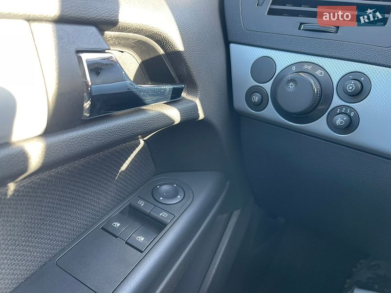 Хэтчбек Opel Astra 2005 в Киеве
