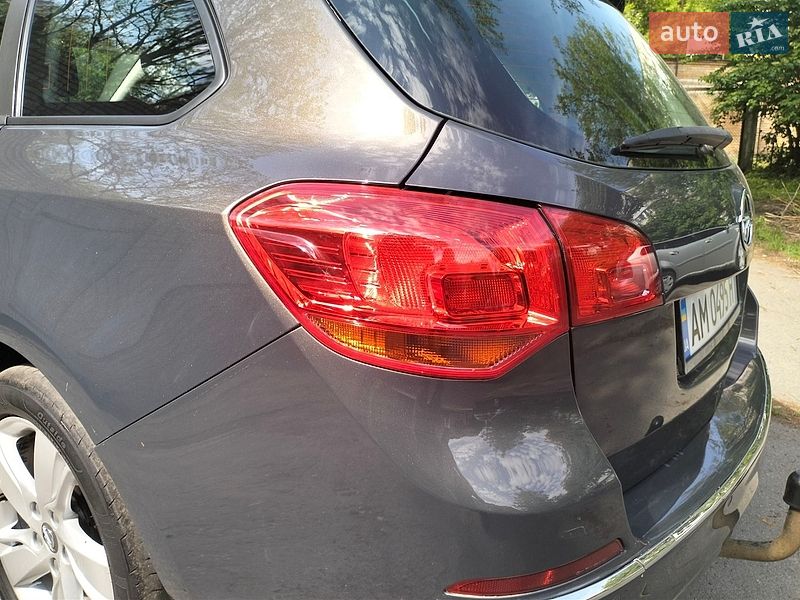 Универсал Opel Astra 2013 в Житомире