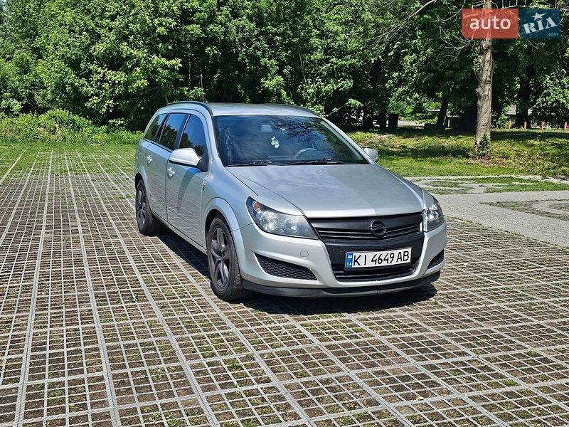 Універсал Opel Astra 2010 в Києві