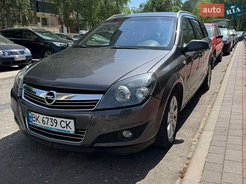 Універсал Opel Astra 2009 в Радивиліві