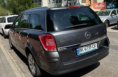 Універсал Opel Astra 2009 в Радивиліві