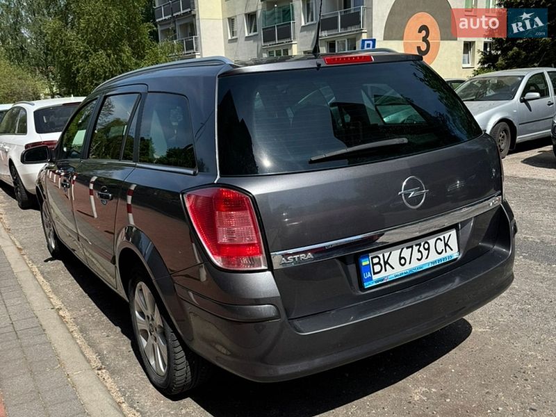 Універсал Opel Astra 2009 в Радивиліві