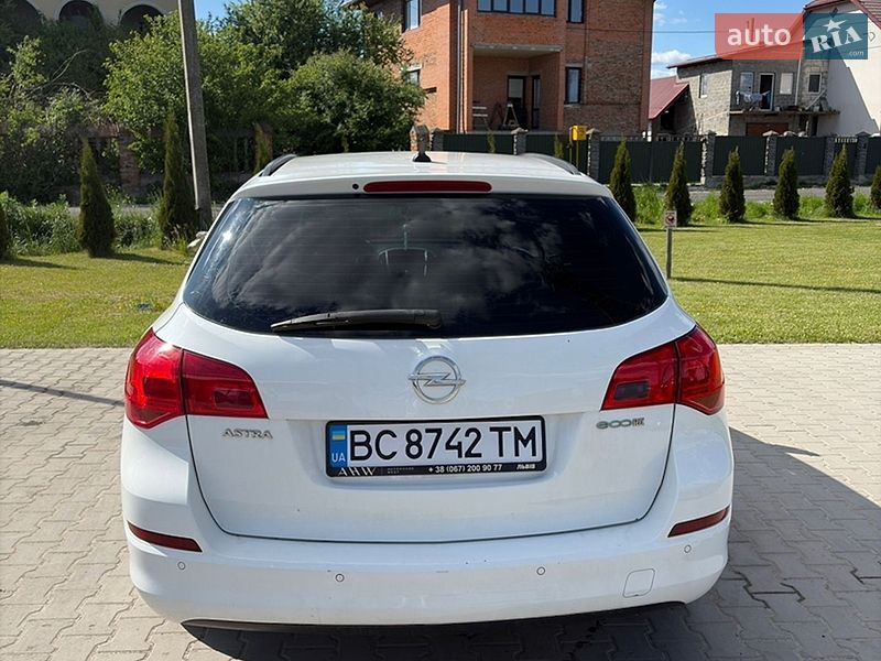 Универсал Opel Astra 2011 в Оброшином