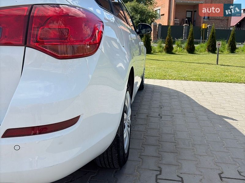Универсал Opel Astra 2011 в Оброшином