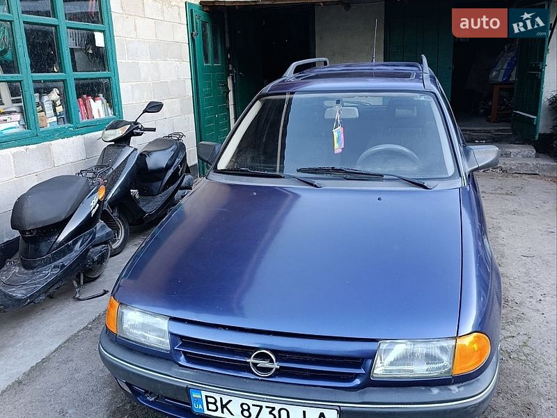 Универсал Opel Astra 1996 в Дубно