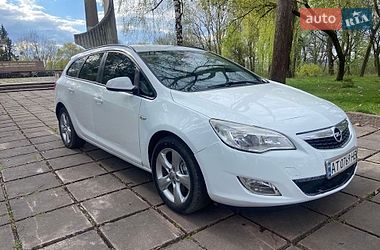 Универсал Opel Astra 2011 в Калуше
