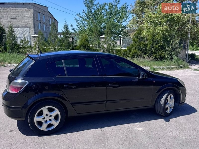 Хэтчбек Opel Astra 2007 в Луцке