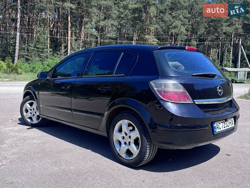 Хэтчбек Opel Astra 2007 в Луцке