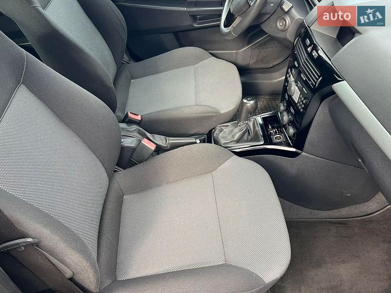 Универсал Opel Astra 2010 в Запорожье