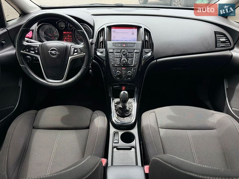 Універсал Opel Astra 2014 в Луцьку