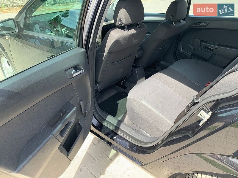 Универсал Opel Astra 2008 в Киверцах