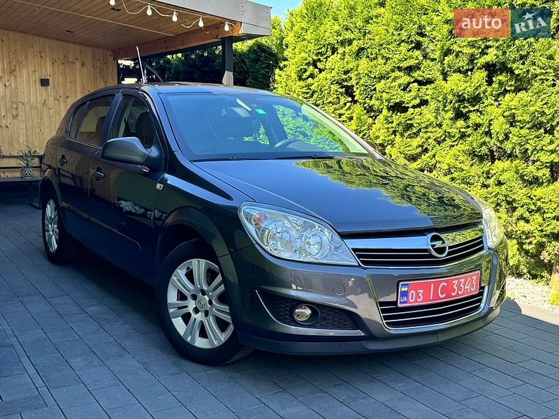 Хэтчбек Opel Astra 2010 в Дубно