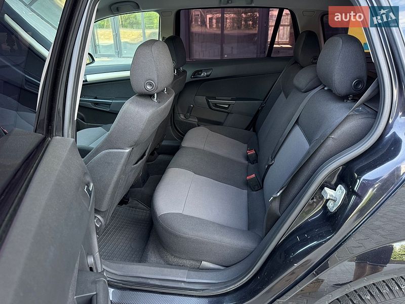 Универсал Opel Astra 2008 в Луцке