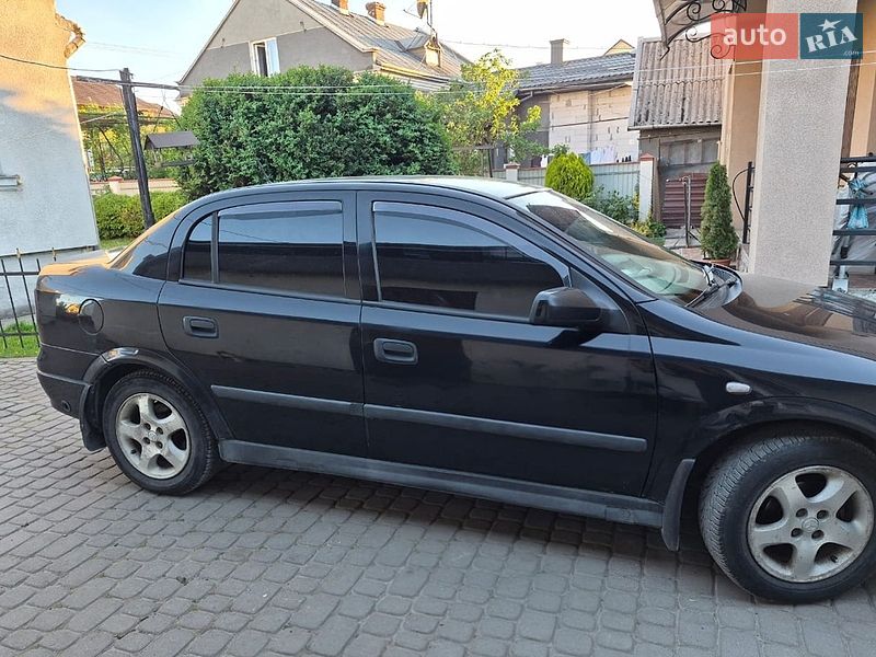 Седан Opel Astra 2003 в Львове