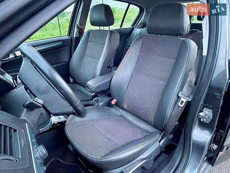 Хэтчбек Opel Astra 2009 в Ровно