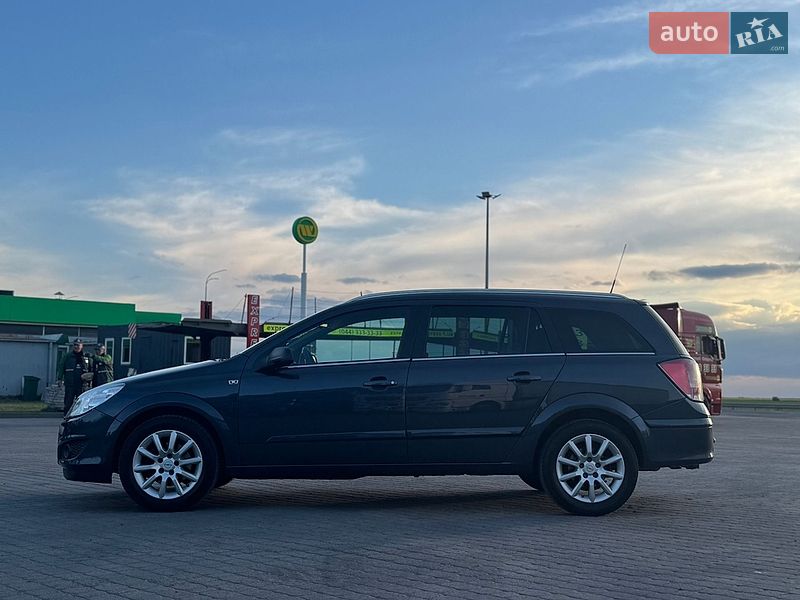 Универсал Opel Astra 2008 в Радивилове