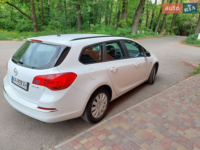 Универсал Opel Astra 2012 в Киеве