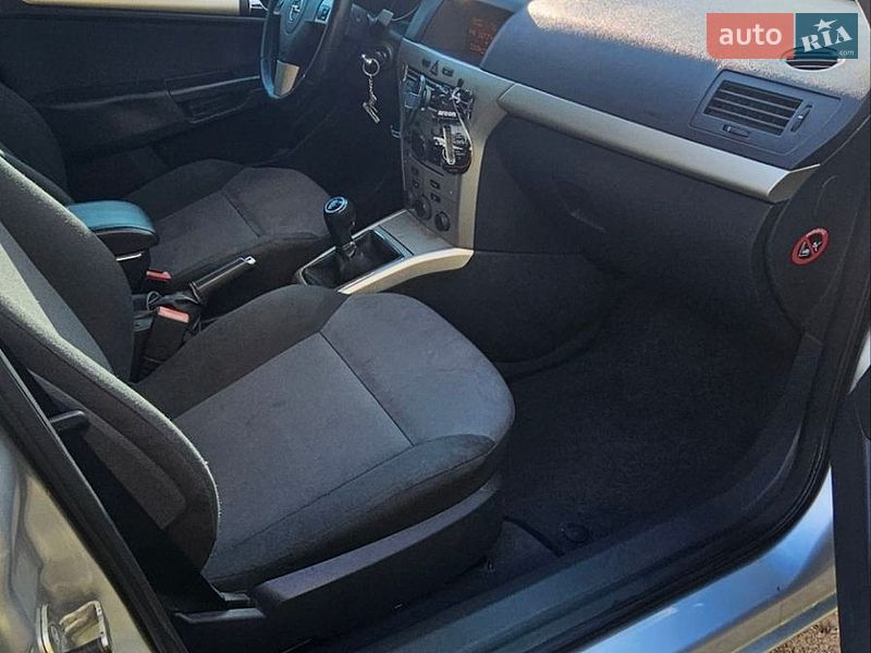 Хэтчбек Opel Astra 2008 в Житомире