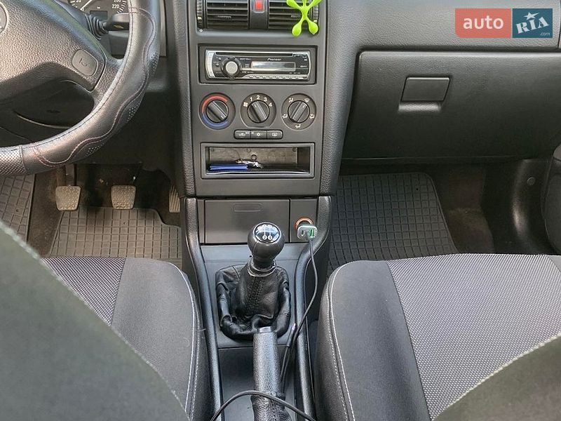 Седан Opel Astra 2007 в Киеве