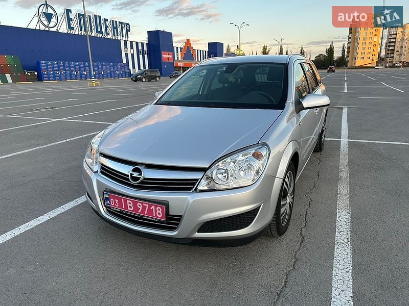 Универсал Opel Astra 2008 в Дунаевцах