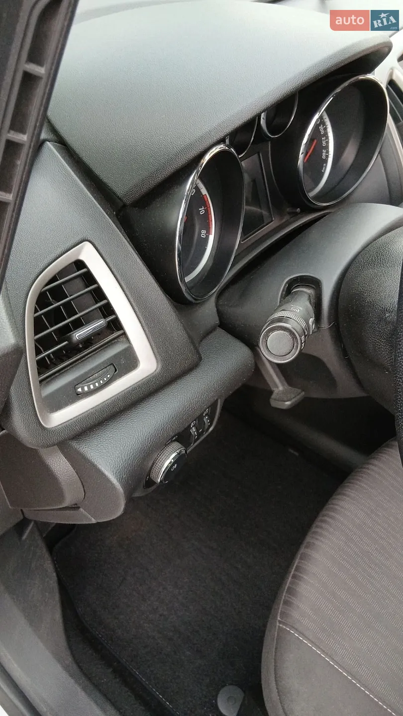 2010 Opel Astra - мініатюра 14