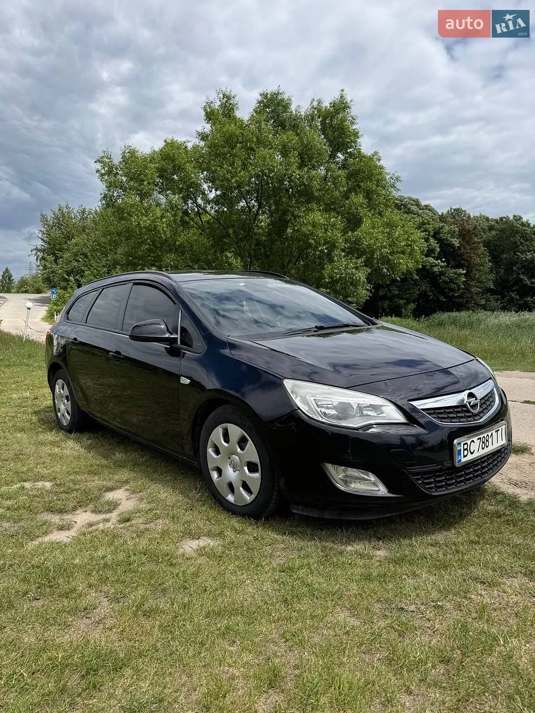 2011 Opel Astra - фото 1
