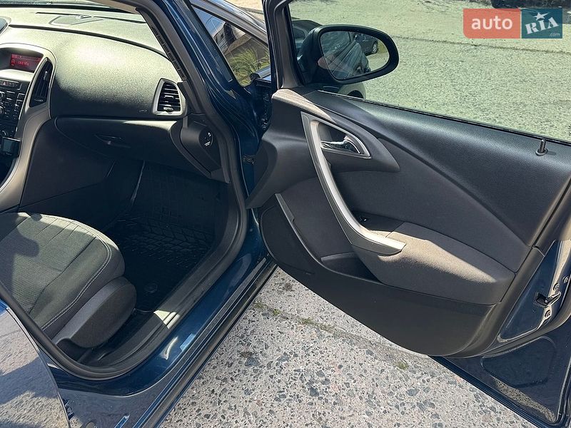 Универсал Opel Astra 2011 в Киеве фото 20 Универсал Opel Astra 2011 в Киеве
