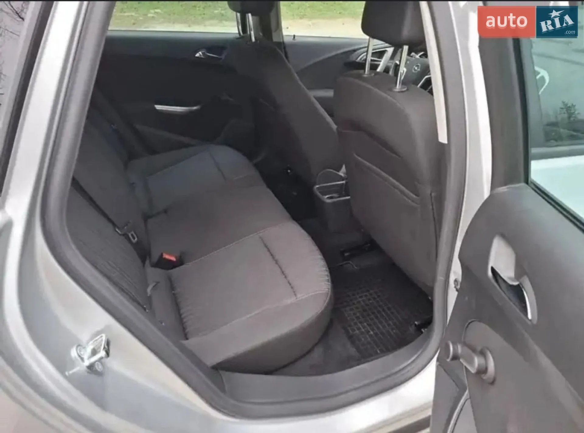 2011 Opel Astra - мініатюра 28