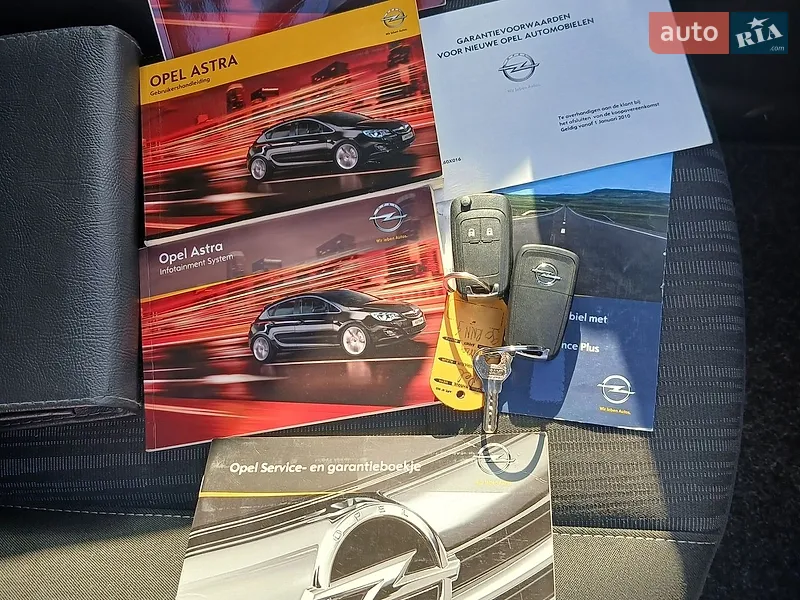 Универсал Opel Astra 2011 в Трускавце документ