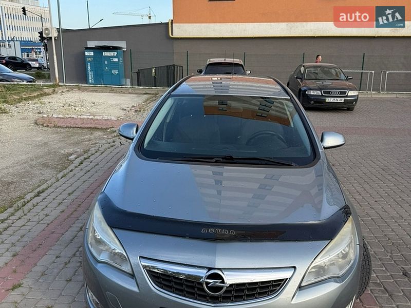 Универсал Opel Astra 2012 в Калуше