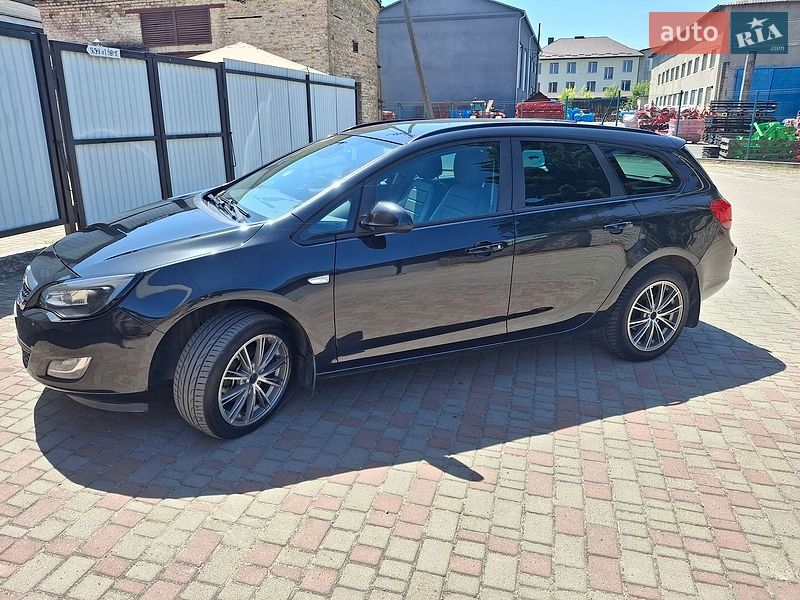 Универсал Opel Astra 2011 в Луцке