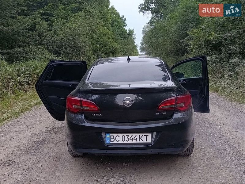 Седан Opel Astra 2013 в Самборе
