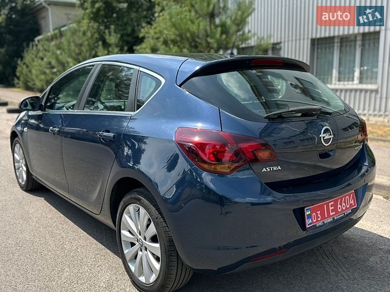 Хэтчбек Opel Astra 2010 в Луцке