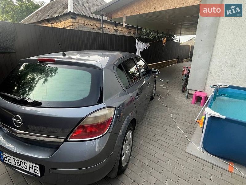 Хэтчбек Opel Astra 2004 в Первомайске