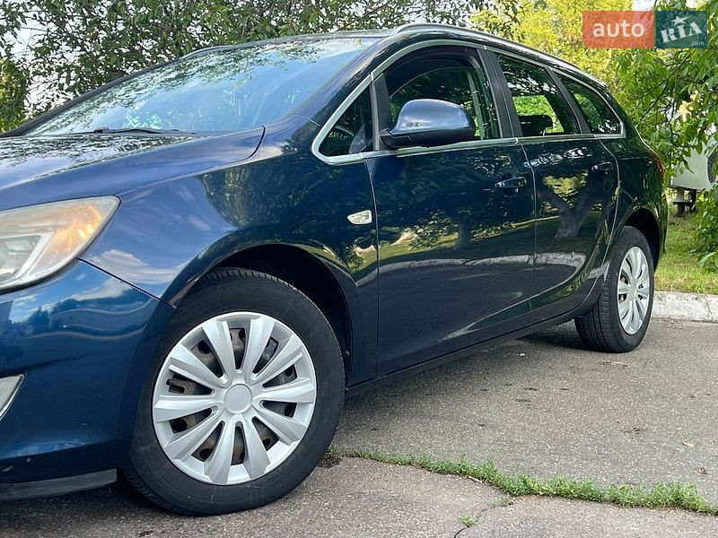 Opel Astra 2011 Opel Astra 2011